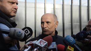 Prima declarație a lui Copos de la declanșarea scandalului de plagiat: "Am fost calomniat brutal. Voi cere un raport autorizat" Omul de afaceri se poate întoarce după gratii dacă este dovedit furtul intelectual