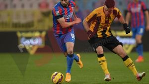 "Vrăjitorul" vrea să rămână. Sânmărtean: "Sunt jucătorul Stelei, aștept un nou contract". De ce s-a temut mijlocașul să vină în Ghencea