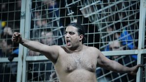 TOP 5 IMAGINI de la Giurgiu: balet, castane, ultrasul de pe gard, Șumudică și mingea cea mai grea 