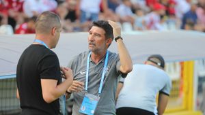Ce jucători a apucat să legitimeze CFR Cluj, înainte de noua interdicție. Noutățile pe care se bazează Antonio Folha, la meciul de astăzi. EXCLUSIV