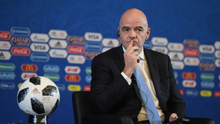 55.000.000 de euro pe an ar fi salariul lui Infantino în fruntea companiei care ar cumpăra Cupa Mondială!
