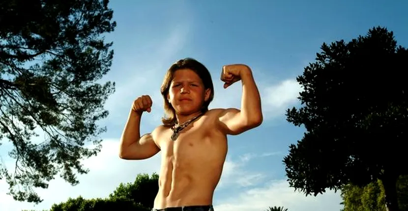 Cel mai puternic băiat din lume, Micul Hercule, trăiește o viață foarte diferită la 22 de ani după ce a devenit celebru