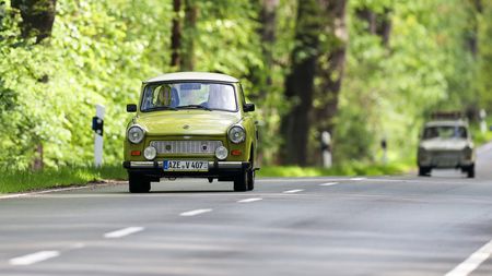 Cum arată Trabantul de 10.450 de euro. Are 35 de ani și doar 9 kilometri la bord