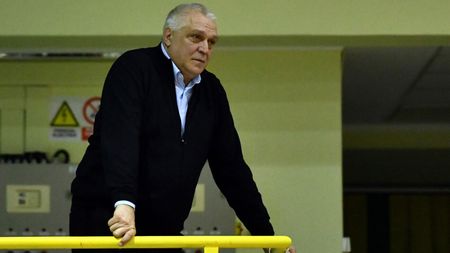 Legendarul handbalist Vasile Stângă are un mesaj tăios la adresa conducerii CSA Steaua: „Noi încă trăim”. EXCLUSIV