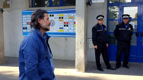 Situație incendiară la Iași. Napoli, „gonit” cu poliția de la stadion. Prunea: „Nu mai are ce căuta în vestiar!” Reacția italianului: „Nu renunț, vin zilnic la stadion”