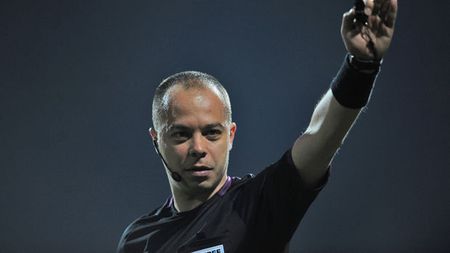 Marius Avram arbitrează meciul Odds - Shamrock Rovers din Liga Europa