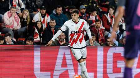 Andrei Rațiu e din nou aproape de transferul vieții la FC Barcelona. Catalanii îl vând pe Jules Kounde cu 75.000.000 de euro