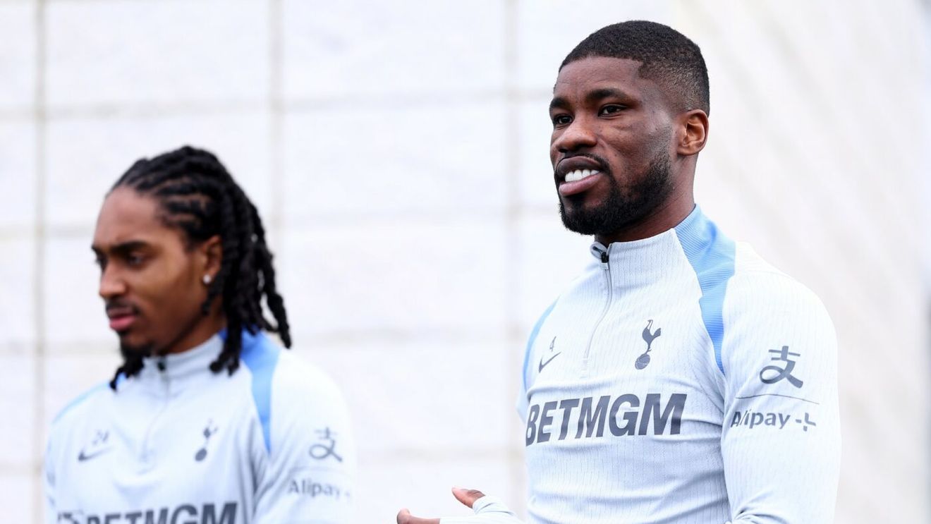 Încă un caz Radu Drăguşin la Tottenham? Ce se întâmplă cu fundaşul transferat pentru 25.000.000 de euro, după revenirea "monştrilor" Micky van de Ven şi Cristian Romero