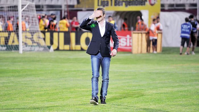 Intrarea criminală a lui Nikolic l-a lăsat "rece"! Meme Stoica: "Îl felicit pe Robert Dumitru, dar Petrolul a înscris un gol neregulamentar!"