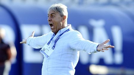 Înjurătura de 6.800 de lei. Sorin Cârţu, amendat şi avertizat de Comisiile FRF după incidentele de la Universitatea Craiova - U Cluj