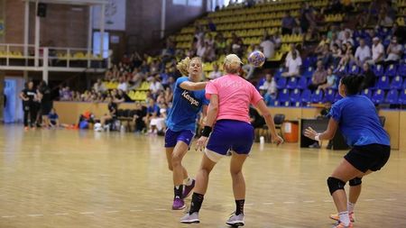 CSM București, "dublă" victorie cu CSM Ploiești. Formația prahoveană s-a ținut tare în fața campioanei en-titre în ambele jocuri. Dunărea Brăila, primul turneu câștigat cu Buceschi pe banca tehnică