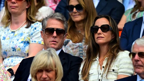Moment jenant la Wimbledon, transmis în direct de BBC! Ce făcea celebrul actor lângă Regina Angliei
