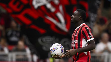 Impresarul român a bătut palma cu Zlatan Ibrahimovic pentru transferul de 25.000.000 de euro. Fotbalistul a fost prezentat oficial de AC Milan