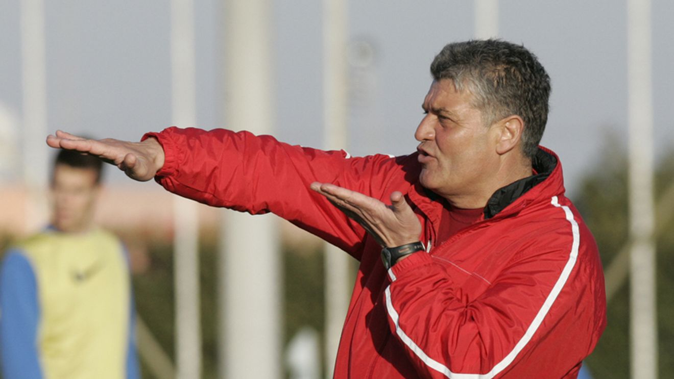 Andone: "Vreau sa termine Dinamo pe doi"