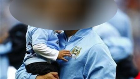 Reacție incredibilă a "canibalului" Tevez!** Și-a MUȘCAT de față una dintre fetițe! De ce a recurs la acest gest