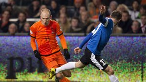 Robben l-a scos din minți pe Van Gaal!** Mijlocașul a răspuns cu critici la critici: "Trebuia să avem mai mult curaj" Explicație puerilă pentru cartonașul galben luat cu Estonia