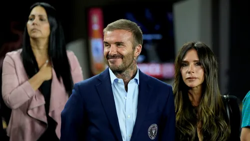 Amanta lui David Beckham continuă mărturisirile intime. Starul englez le-a înșelat pe ea și pe Victoria Beckham, la o petrecere privată organizată de Ronaldo, la care participau și ele: „Vedeam modelul din fundal întins pe pat”