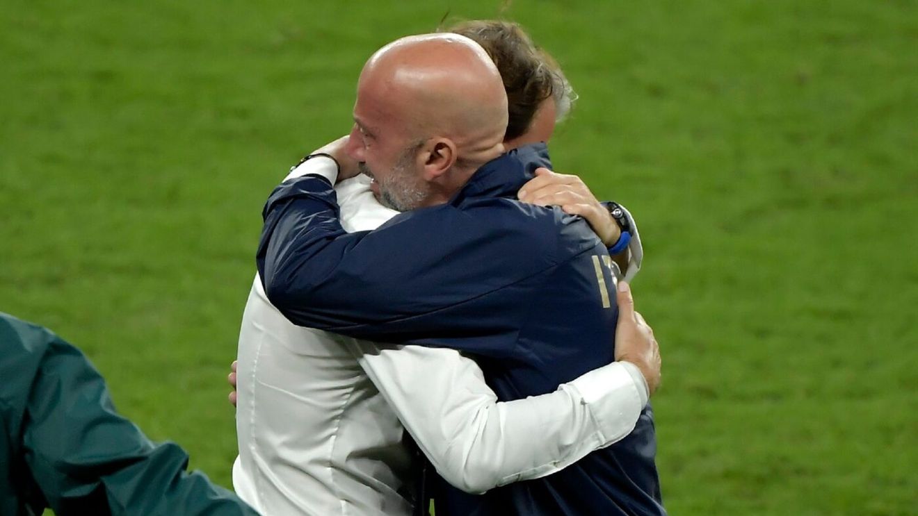 Dan Petrescu a aflat pe teren că Gianluca Vialli, fostul său coleg, a decedat: „Ținea dietă și bea o bere pe săptămână”. Gestul pe care nu-l va uita toată viața | EXCLUSIV