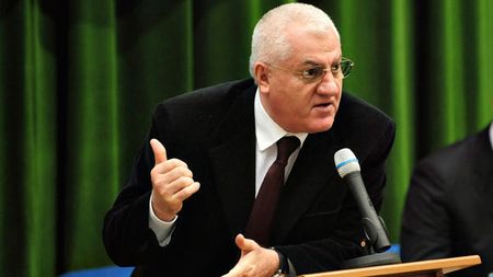 Dragomir bagă mâna-n foc că steliștii nu se califică:** "Să-mi spuneți mie "Mitică-cocoșatul" dacă merg mai departe! Jucătorii de la Craiova n-au față de Steaua"