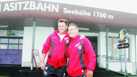 Pierduți în ceață!** Dinamoviștii au urcat pe munte  până aproape de 1.800 de metri