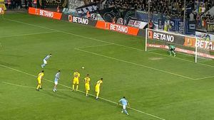 VAR a declanșat încă un scandal în Superligă! Gabi Tamaș s-a certat cu arbitrul George Găman, după ce a dat penalty: „De ce nu te duci să te uiți?” | VIDEO