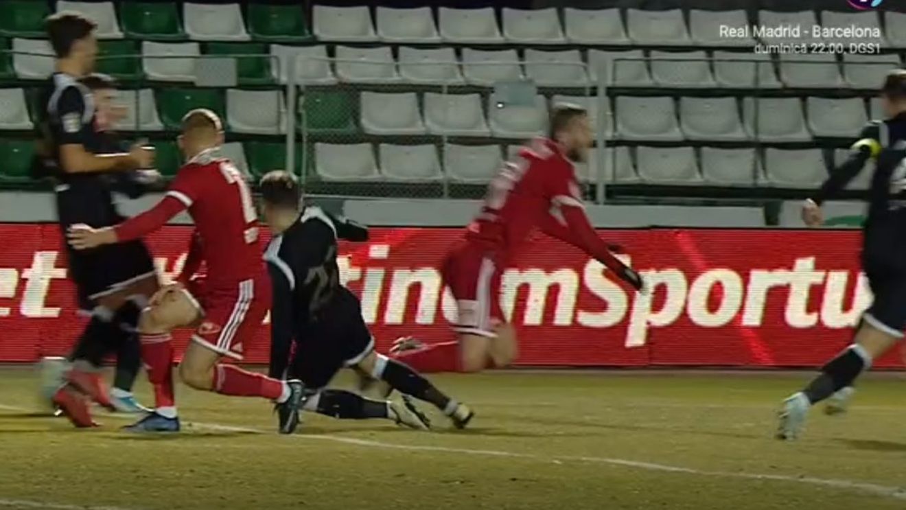 Gafă uluitoare la primul meci din play-out! Safranko nu a primit penalty la un fault brutal făcut de Grădinaru | FOTO