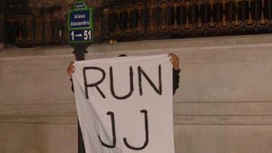 Forrest Gump din Pipera!** Suporterii l-au contestat pe Becali la Palat: "Fugi Gigi, fugi"!