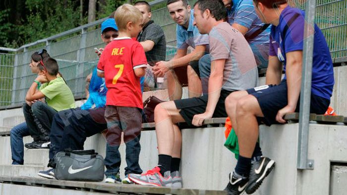 FOTO Steaua face repetiții cu fanii pentru Supercupă!** 11 ultrași au asistat la ultimul antrenament din Austria