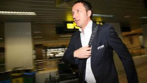 Unul dintre mijlocașii la care Stoica se gândea a semnat cu o altă echipă!** Meme credea că el va fi numărul "10": "E extraordinar, are ultima pasă!" Unde a ajuns