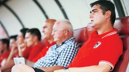 Ciobi are probleme de lot!** Bubă pe stânga