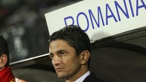 Atac la Lucescu Jr:** "A ÎNTÃ‚RZIAT naționala cu jumătate de an" Șansele lui Răzvan de a-i mai antrena pe "tricolori"