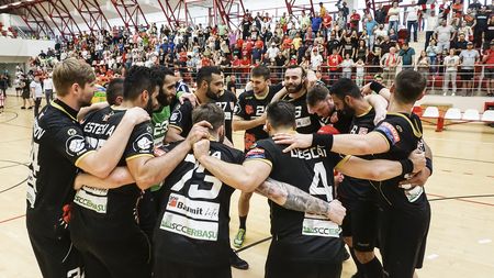 Dinamo s-a calificat pentru al treilea an consecutiv în finala Ligii Naționale la handbal. "Câinii" au închis semifinala cu Potaissa Turda în numai două meciuri 