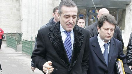 Becali spune că va continua să umble cu 'valize': **"Să vină DNA-ul să mă aresteze!"
