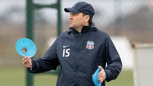 Cum l-a descoperit Ajax pe Chivu?** Un reportaj special din inima firmei în care-și pun baza Pep și Mourinho! În Liga I, doar Steaua apelează la ei