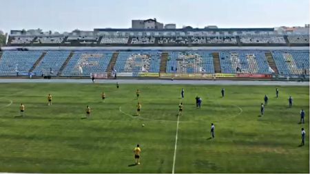 VIDEO Imagini incredibile la Farul - Ripensia, în ultima etapă a Ligii 2. Jucătorii echipei gazdă au stat pe teren, oaspeții au pasat între ei în primele 5 minute. "Marinarii" sunt în pragul falimentului
