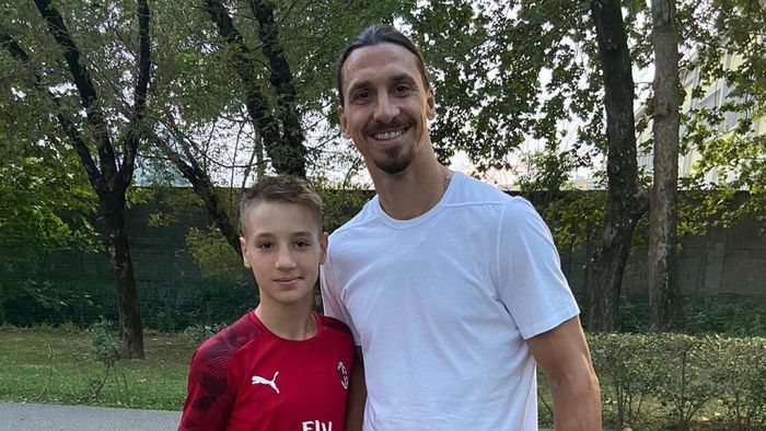 AC Milan e la un pas să scrie istorie: noul fenomen al „diavolilor” poate deveni cel mai tânăr jucător care debutează în Serie A, la doar 15 ani!