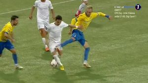 FOTO | Intervenție criminală la Chiajna! Unul dintre jucătorii lui Dorinel Munteanu a fost "secerat" în finalul primei părți