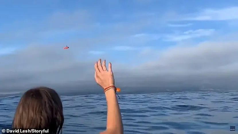 VIDEO | Doi tineri s-au filmat zâmbitori după ce s-au prăbușit cu avionul în ocean