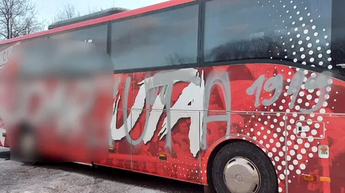 Autocarul celor de la UTA, vandalizat la Cluj! Cine ar fi vinovații | FOTO&VIDEO
