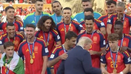 CM 2026 Ce momente: nu a reușit să îl dea pe Donald Trump jos de pe scenă, la festivitatea de premiere a CM! Cum au reacționat campionii mondiali