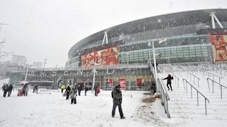 A înghețat Anglia!** Frigul și ninsoarea au paralizat fotbalul britanic!