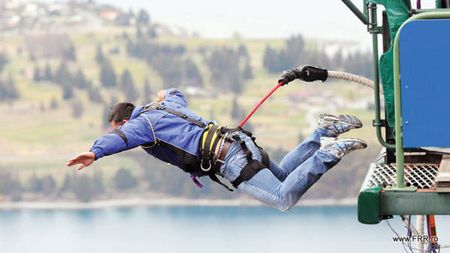 "Stejari" în aer!** Trei componenți ai naționalei s-au pregătit făcând bungee jumping VIDEO