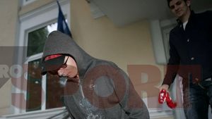 FOTO** Ei au aruncat cu pietre în autocarul Stelei!