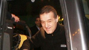 Becali: "Stiu de ce Steaua nu joaca cum vreau eu, dar nu pot sa spun"