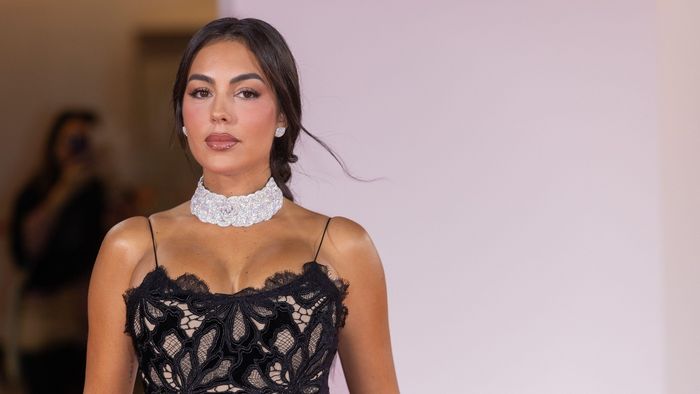 Georgina Rodriguez, în costum de baie în vacanța din Golful Persic. Iubita lui Cristiano Ronaldo și-a etalat formele cu care l-a cucerit pe portughez