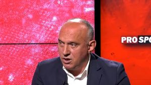 Florin Prunea îi cere lui Adrian Mutu să ia atitudine împotriva fanilor giuleșteni care îl contestă: „Nu stai să te umilească”