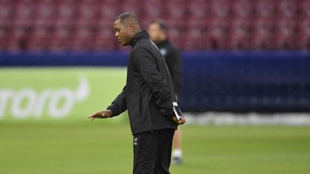 Ce a remarcat marele Patrick Kluivert la jocul CFR-ului și care este singurul jucător de la Cluj pe care îl cunoaște!