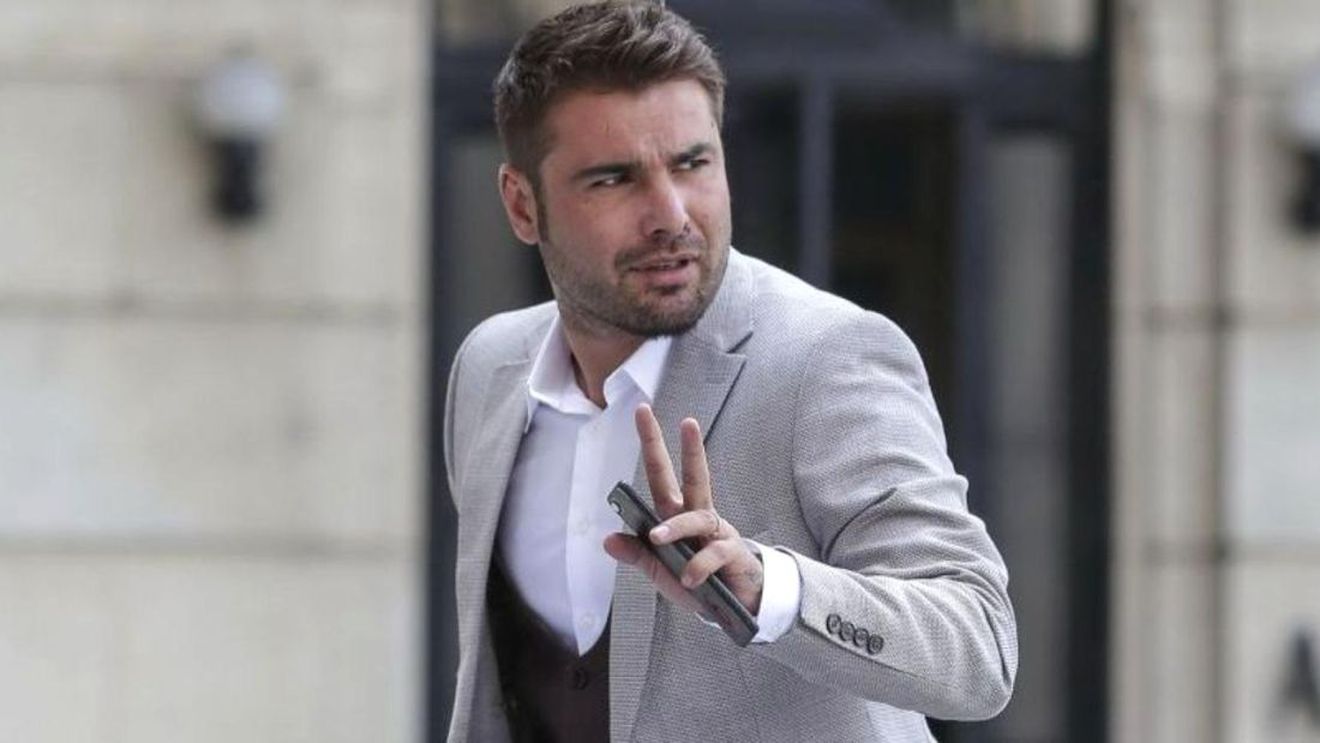 Adrian Mutu și-a spart capul din dragoste pentru Craiova!