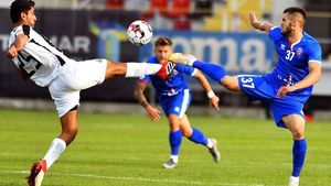 Tânărul fotbalist român care-și strigă disperarea: „Mă dau cu capul de pereți când mă ia durerea” Are nevoie de 16.000 de euro pentru a se opera: „Clubul n-a vrut să mai audă” | EXCLUSIV