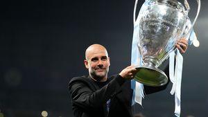 De ce Ovidiu Burcă nu poate fi comparat niciodată cu Pep Guardiola: „Am putea pica într-o greșeală gravă!” | VIDEO EXCLUSIV DINAMO